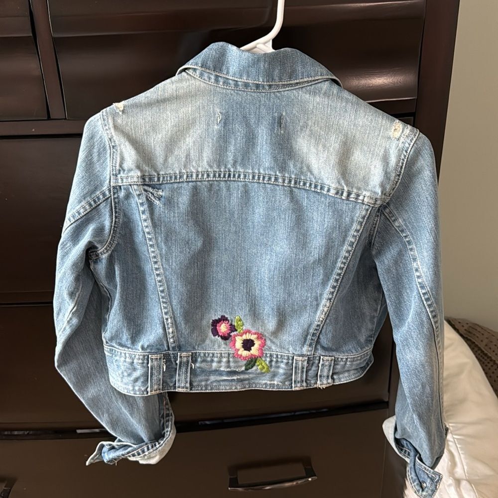 Zara Floral Embroidered Distressed Cropped Denim Jacket - Picture 4 of 4